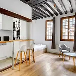 Fabulous Apartment In Le Marais
